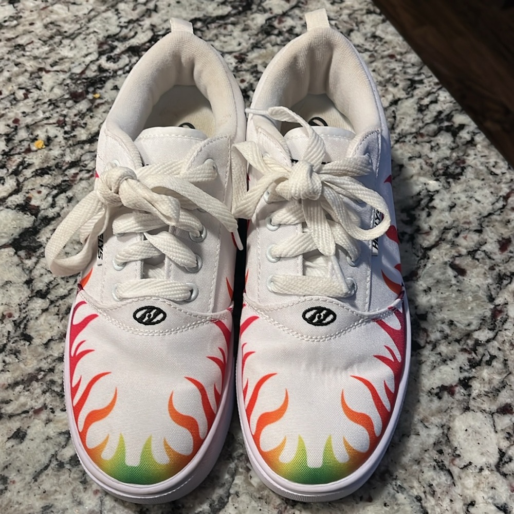 Heelys Girls Sneaker Shoes Size 7 Flames EUC almost new - Picture 2 of 4